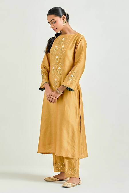 Buy_Anantaa By Roohi_Yellow Silk, Chanderi Embroidery, Sequins, Gota Patti Boat Neck Kurta Pant Set 