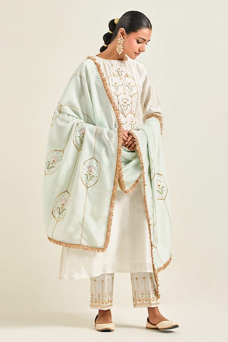 Anantaa by Roohi Silk Chanderi Flower Embroidered Kurta Set 