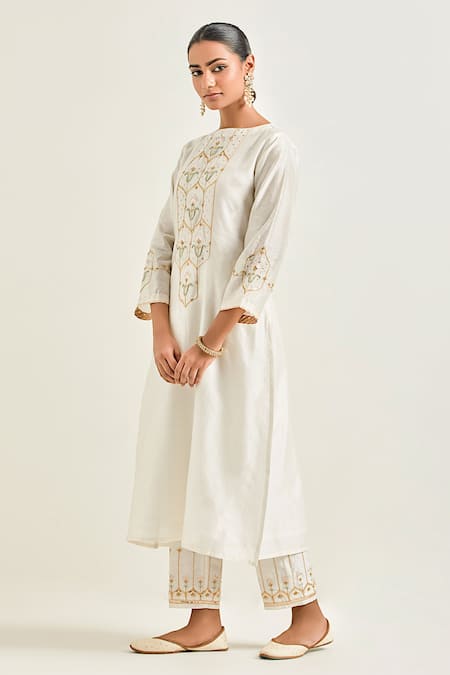 Anantaa By Roohi Off White Silk, Chanderi Sequins, Embroidery, Gota Patti Boat Flower Kurta Set at Aza Fashions Anantaa By Roohi_Off White Silk, Chanderi Sequins, Embroidery, Gota Patti Boat Flower Kurta Set _at_Aza_Fashions