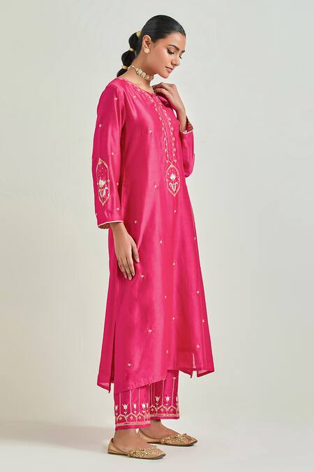 Anantaa By Roohi_Fuchsia , , Scattered Floral Kurta And Pant Set _at_Aza_Fashions