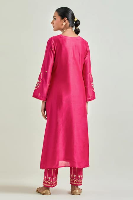 Shop Anantaa By Roohi Fuchsia Silk, Chanderi Sequins, Embroidery Scattered Floral Kurta Pant Set at Aza Fashions Shop_Anantaa By Roohi_Fuchsia Silk, Chanderi Sequins, Embroidery Scattered Floral Kurta Pant Set _at_Aza_Fashions
