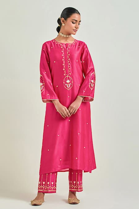 Shop Anantaa By Roohi Fuchsia Silk, Chanderi Sequins, Embroidery Scattered Floral Kurta Pant Set Online at Aza Fashions Shop_Anantaa By Roohi_Fuchsia Silk, Chanderi Sequins, Embroidery Scattered Floral Kurta Pant Set _Online_at_Aza_Fashions