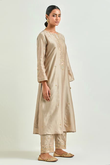 Shop Anantaa By Roohi Brown Silk, Chanderi Sequins, Embroidery, Gota Patti Round Hand Kurta Pant Set Shop_Anantaa By Roohi_Brown Silk, Chanderi Sequins, Embroidery, Gota Patti Round Hand Kurta Pant Set