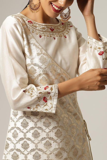 Anantaa By Roohi_Off White Silk, Chanderi Embroidery Round Neck Overlap Kurta Pant Set _at_Aza_Fashions