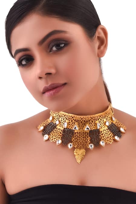 Zaza By Somya Gold Plated Kundan Embellished Necklace 