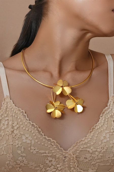 Zaza By Somya Gold Plated Floral Pattern Necklace 