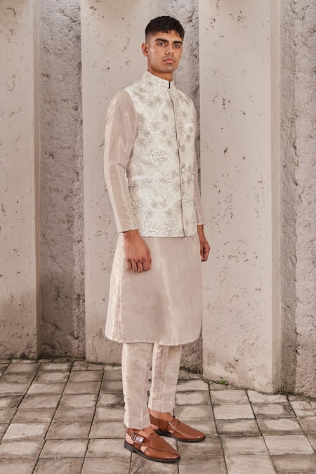 Buy Nidhika Shekhar Ivory Silk Embroidery Floral Bundi Online at Aza Fashions Buy_Nidhika Shekhar_Ivory Silk Embroidery Floral Bundi _Online_at_Aza_Fashions