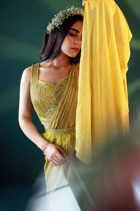 Buy Suave Green Chiffon, Organza Sequins, Feathers Sweetheart Pre-draped Saree Blouse Set Online at Aza Fashions Buy_Suave_Green Chiffon, Organza Sequins, Feathers Sweetheart Pre-draped Saree Blouse Set _Online_at_Aza_Fashions