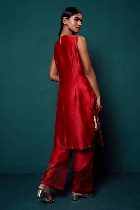 Shop_Suave_Red Chanderi Embroidery Pearls Round Surkh Bloom Work Kurta Pant Set _at_Aza_Fashions