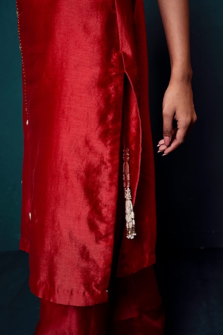 Buy_Suave_Red Chanderi Embroidery Pearls Round Surkh Bloom Work Kurta Pant Set _Online_at_Aza_Fashions