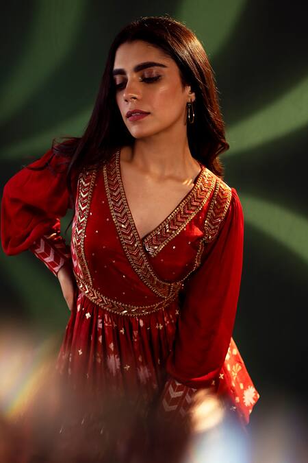 Suave_Red Chiffon Sequins, Diamonds V-neck Surkh Work Peplum Kurta With Sharara _at_Aza_Fashions