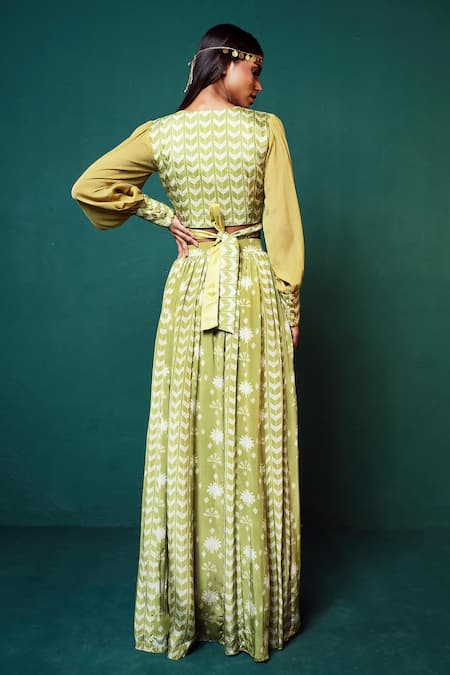 Suave Floral Pattern Panelled Skirt With Wrap Top 