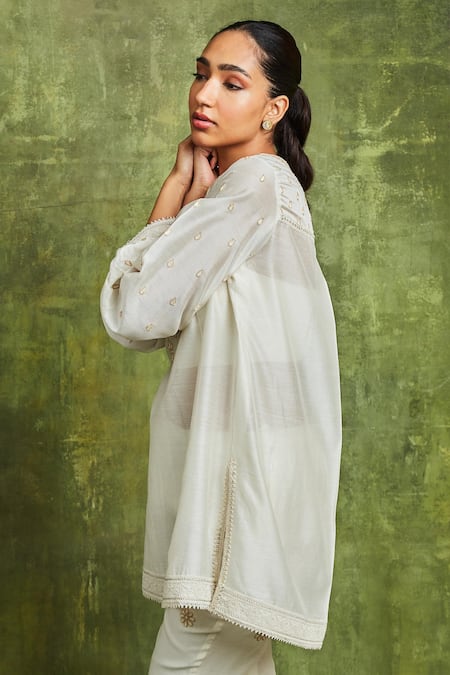 Sue Mue Off White Chanderi Lace, Embroidery V-neck Sara Dori Top And Pant Set Online at Aza Fashions Sue Mue_Off White Chanderi Lace, Embroidery V-neck Sara Dori Top And Pant Set _Online_at_Aza_Fashions