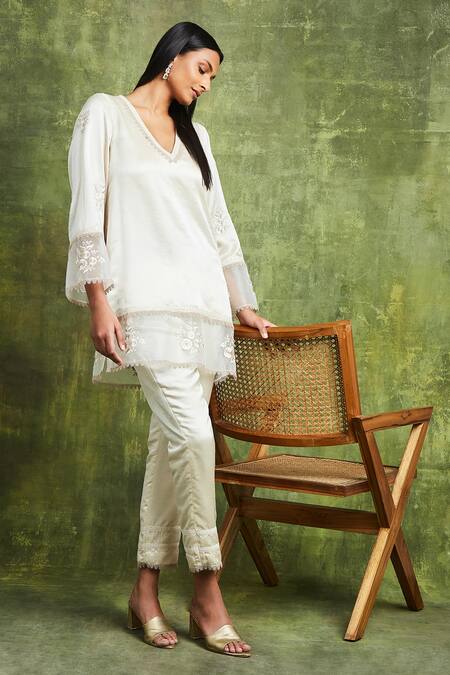 Sue Mue Off White Silk Satin Embroidery V-neck Top And Pant Set Online at Aza Fashions Sue Mue_Off White Silk Satin Embroidery V-neck Top And Pant Set _Online_at_Aza_Fashions
