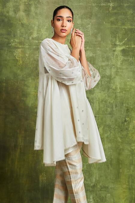 Sue Mue_Off White Chanderi, Brocade Zari Round Neck Aiham Embroidered Top And Pant Set _Online_at_Aza_Fashions