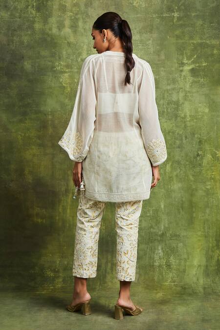 Shop Sue Mue Off White Cotton Embroidery V-neck Hania Applique Top And Pant Set at Aza Fashions Shop_Sue Mue_Off White Cotton Embroidery V-neck Hania Applique Top And Pant Set _at_Aza_Fashions