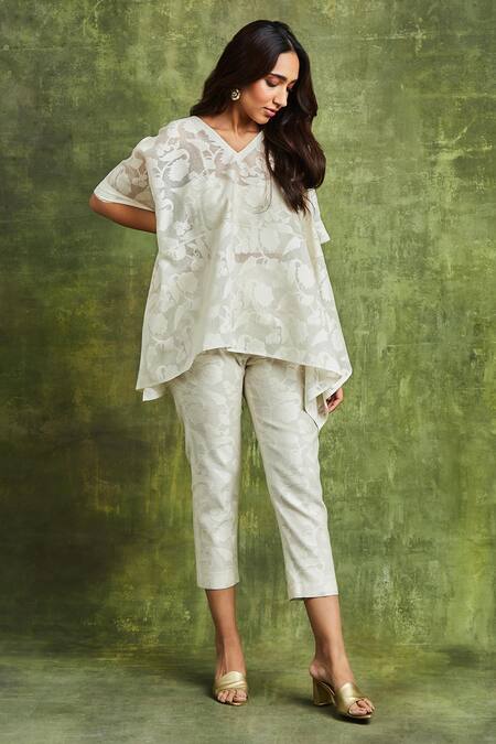 Buy Sue Mue Off White Jacquard Embroidery, Applique V-neck Manahil Top And Pant Set Online at Aza Fashions Buy_Sue Mue_Off White Jacquard Embroidery, Applique V-neck Manahil Top And Pant Set _Online_at_Aza_Fashions