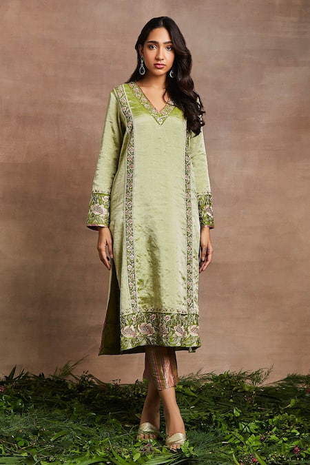 Sue Mue Green Handloom Cotton, Silk, Brocade Embroidery, Zari Saira Gada Hand Kurta Set Online at Aza Fashions Sue Mue_Green Handloom Cotton, Silk, Brocade Embroidery, Zari Saira Gada Hand Kurta Set _Online_at_Aza_Fashions