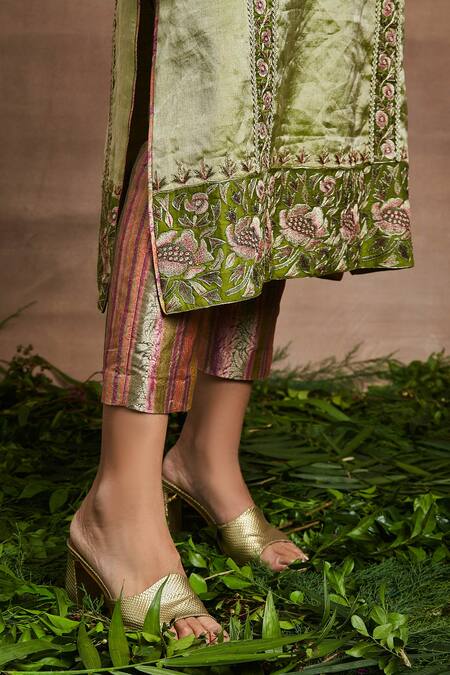 Shop Sue Mue Green Handloom Cotton, Silk, Brocade Embroidery, Zari Saira Gada Hand Kurta Set Online at Aza Fashions Shop_Sue Mue_Green Handloom Cotton, Silk, Brocade Embroidery, Zari Saira Gada Hand Kurta Set _Online_at_Aza_Fashions