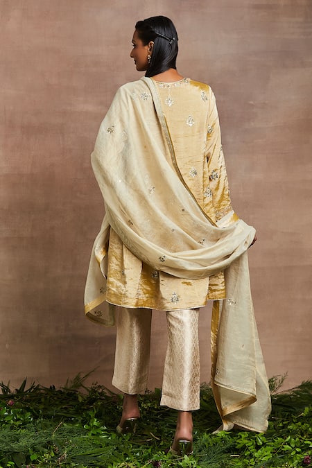 Shop Sue Mue Yellow Silk, Brocade Sequins, Cut Work, Embroidery Round Safa Hand Kurta Set at Aza Fashions Shop_Sue Mue_Yellow Silk, Brocade Sequins, Cut Work, Embroidery Round Safa Hand Kurta Set _at_Aza_Fashions