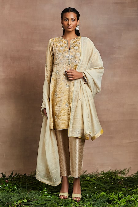 Shop Sue Mue Yellow Silk, Brocade Sequins, Cut Work, Embroidery Round Safa Hand Kurta Set Online at Aza Fashions Shop_Sue Mue_Yellow Silk, Brocade Sequins, Cut Work, Embroidery Round Safa Hand Kurta Set _Online_at_Aza_Fashions