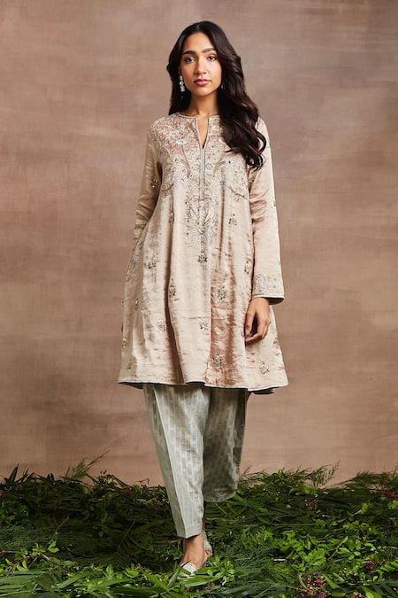 Shop Sue Mue Peach Handloom Cotton, Silk, Brocade Sequins, Naba Hand Butti Kurta Salwar Set Online at Aza Fashions Shop_Sue Mue_Peach Handloom Cotton, Silk, Brocade Sequins, Naba Hand Butti Kurta Salwar Set _Online_at_Aza_Fashions