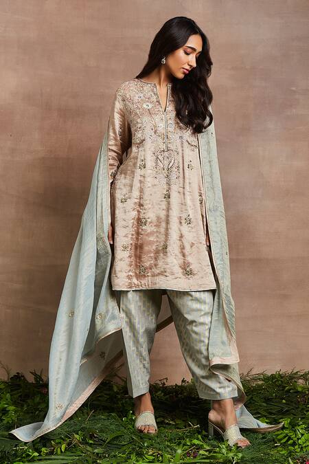 Sue Mue Peach Handloom Cotton, Silk, Brocade Sequins, Naba Hand Butti Kurta Salwar Set at Aza Fashions Sue Mue_Peach Handloom Cotton, Silk, Brocade Sequins, Naba Hand Butti Kurta Salwar Set _at_Aza_Fashions
