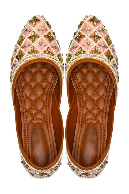 Yassio Pink Carisaa Floral Embroidered Juttis Online at Aza Fashions Yassio_Pink Carisaa Floral Embroidered Juttis _Online_at_Aza_Fashions