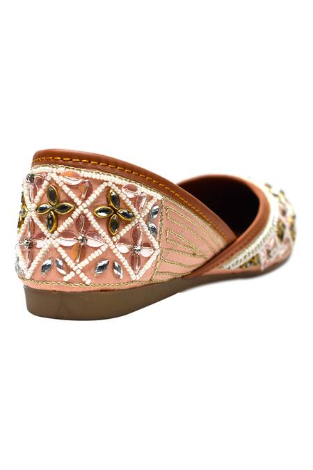 Buy Yassio Pink Carisaa Floral Embroidered Juttis Online at Aza Fashions Buy_Yassio_Pink Carisaa Floral Embroidered Juttis _Online_at_Aza_Fashions
