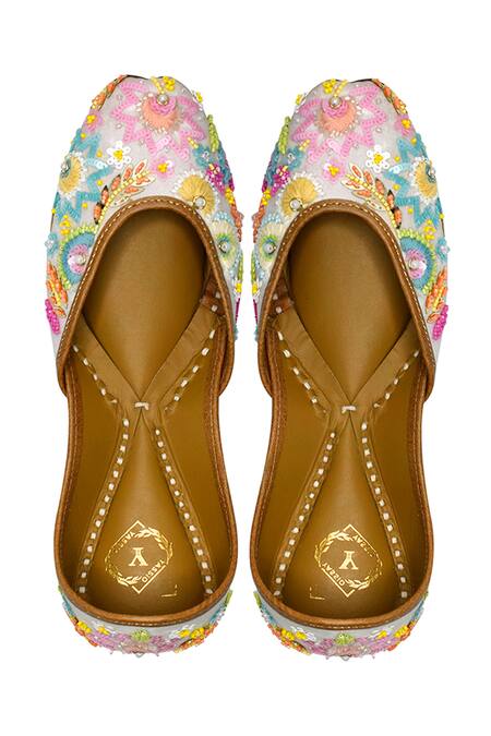 Buy Yassio White Isla Floral Pattern Juttis Online at Aza Fashions Buy_Yassio_White Isla Floral Pattern Juttis _Online_at_Aza_Fashions
