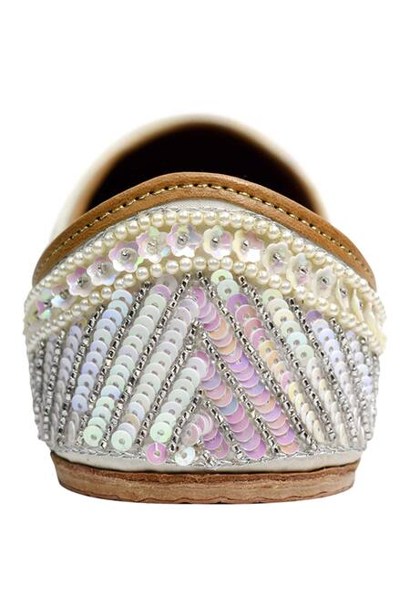 Yassio White Ophelia Sequin Embroidered Juttis Online at Aza Fashions Yassio_White Ophelia Sequin Embroidered Juttis _Online_at_Aza_Fashions