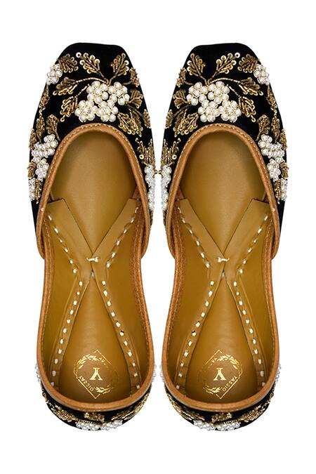 Buy Yassio Black Rhea Velvet Floral Embroidered Juttis Online at Aza Fashions Buy_Yassio_Black Rhea Velvet Floral Embroidered Juttis _Online_at_Aza_Fashions