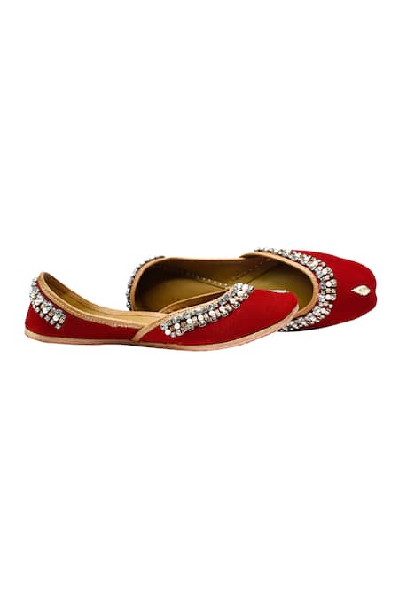 Yassio Vasfia Velvet Pearl Embroidered Juttis 