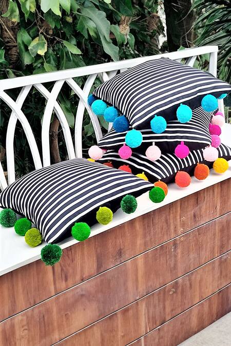 Throwpillow_White Blend Of Cotton And Polyester Stripe Pattern Cushion Cover_Online_at_Aza_Fashions