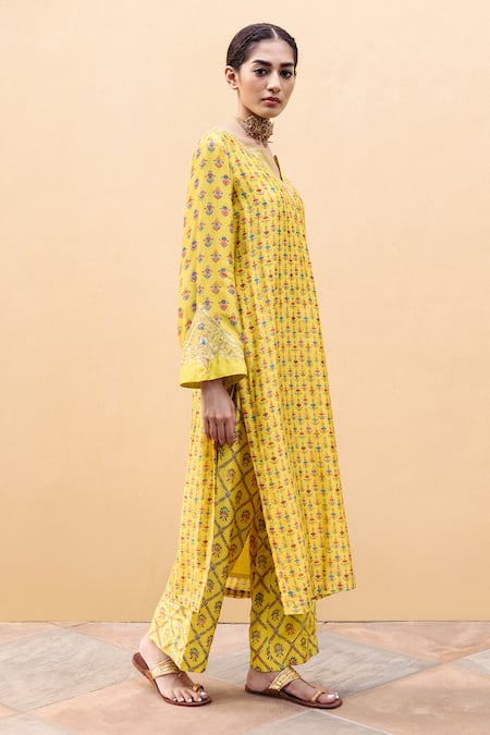 Drishti & Zahabia Floral Print Kurta & Pant Set 