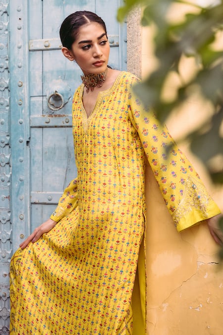 Buy_Drishti & Zahabia_Yellow Denim, Crepe, Silk Embroidery V-neck Floral Print Kurta And Pant Set _Online_at_Aza_Fashions