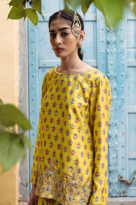 Drishti & Zahabia_Yellow Silk, Crepe Embroidery Round Neck Floral Printed Dupion Kurta Set _Online_at_Aza_Fashions