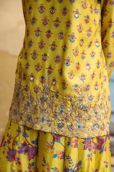 Buy_Drishti & Zahabia_Yellow Silk, Crepe Embroidery Round Neck Floral Printed Dupion Kurta Set _Online_at_Aza_Fashions