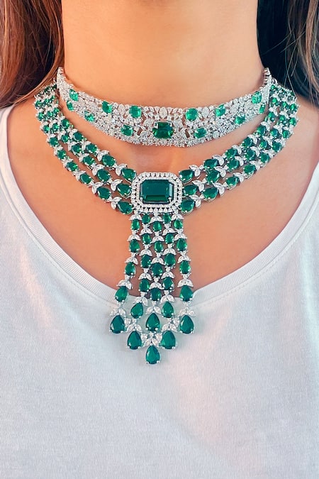 Prerto Maharani Zamarrud Diza Emerald Embellished Necklace Set 