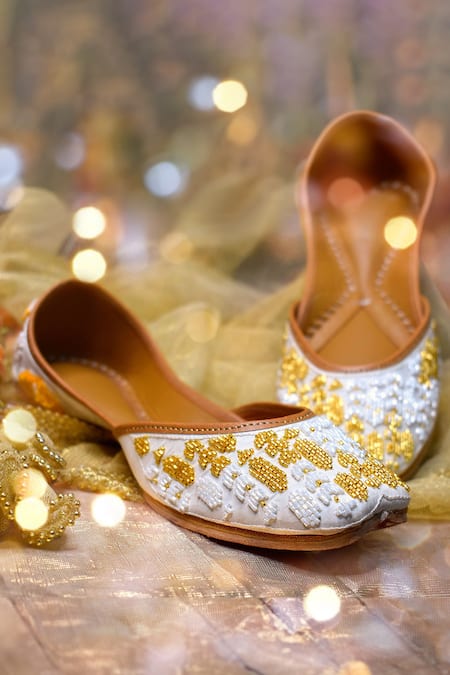 Yassio Bincy Bead Embroidered Juttis 