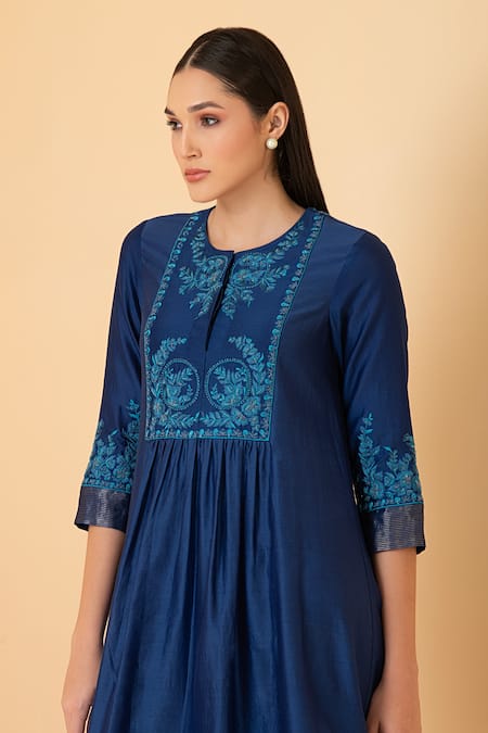 Divi By Sonal Khandelwal_Blue Chanderi Sequins, Pearls, Embroidery Round Neck Floral Thread Tunic _Online_at_Aza_Fashions