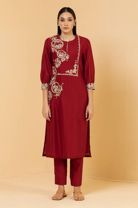Divi By Sonal Khandelwal_Red Chanderi Sequins, Zari Keyhole Neck Embroidered Tunic And Pant Set _Online_at_Aza_Fashions