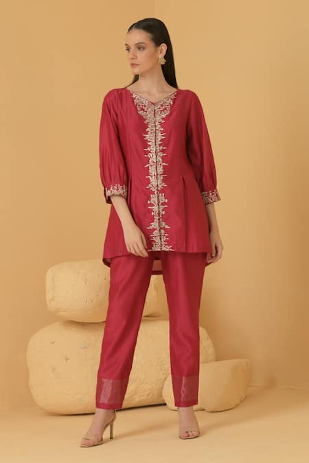Divi By Sonal Khandelwal Fuchsia Chanderi Sequins, Zari, Pearls V-neck Floral Embroidered Top And Pant Set Online at Aza Fashions Divi By Sonal Khandelwal_Fuchsia Chanderi Sequins, Zari, Pearls V-neck Floral Embroidered Top And Pant Set _Online_at_Aza_Fashions