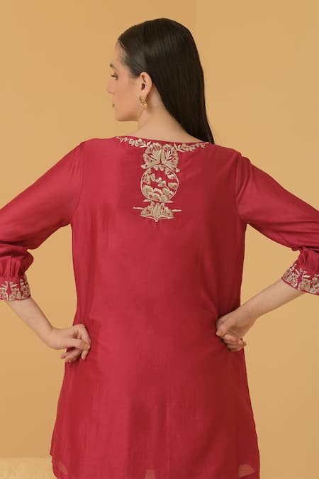 Shop Divi By Sonal Khandelwal Fuchsia Chanderi Sequins, Zari, Pearls V-neck Floral Embroidered Top And Pant Set Online at Aza Fashions Shop_Divi By Sonal Khandelwal_Fuchsia Chanderi Sequins, Zari, Pearls V-neck Floral Embroidered Top And Pant Set _Online_at_Aza_Fashions