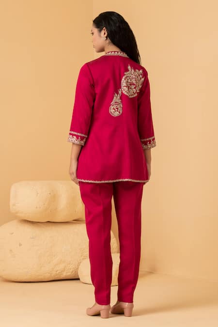 Divi By Sonal Khandelwal Floral Embroidered Jacket Pant Set 