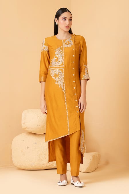 Divi by sonal khandelwal Yellow Pure Chanderi Embroidery Zari Round Tunic And Pant Set 