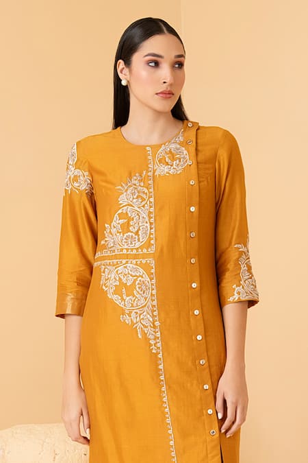 Divi By Sonal Khandelwal_Yellow Chanderi Zari, Pearls, Sequins Round Neck Embroidered Tunic And Pant Set _Online_at_Aza_Fashions