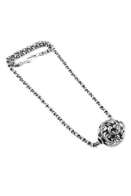 Noor_Silver Plated Chitai Work Pendant Necklace_Online_at_Aza_Fashions