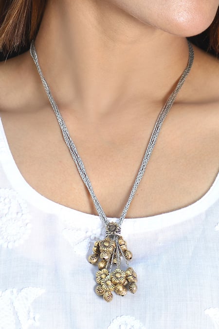 Noor Floral Design Pendant Chain Necklace 