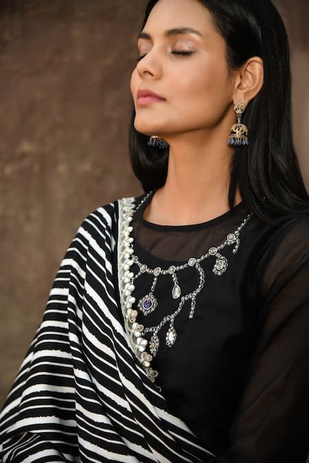 Buy Nuhh Black Chanderi Stones, Embroidery, Sequins Round Neck Thread And Kurta Set Buy_Nuhh_Black Chanderi Stones, Embroidery, Sequins Round Neck Thread And Kurta Set